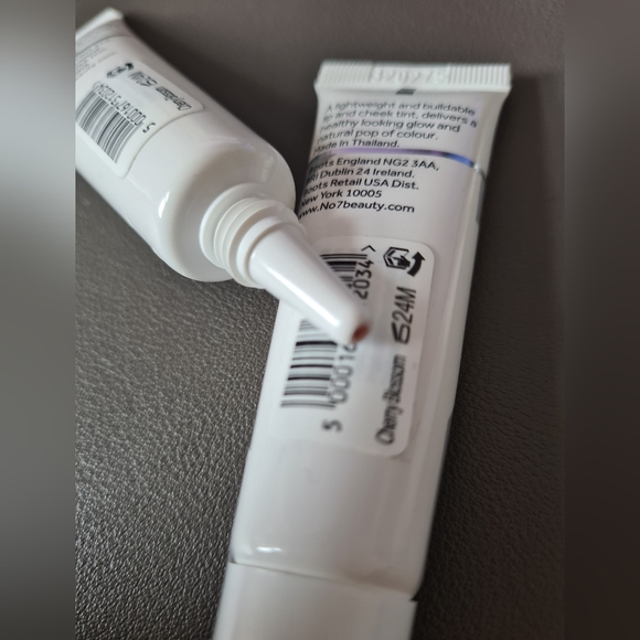 2 x Boots No7 lip & cheek tint in Cherry blossom New - Picture 3 of 3